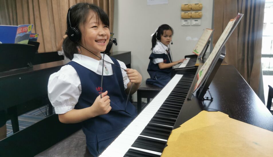 Smart English Program (S-EP)